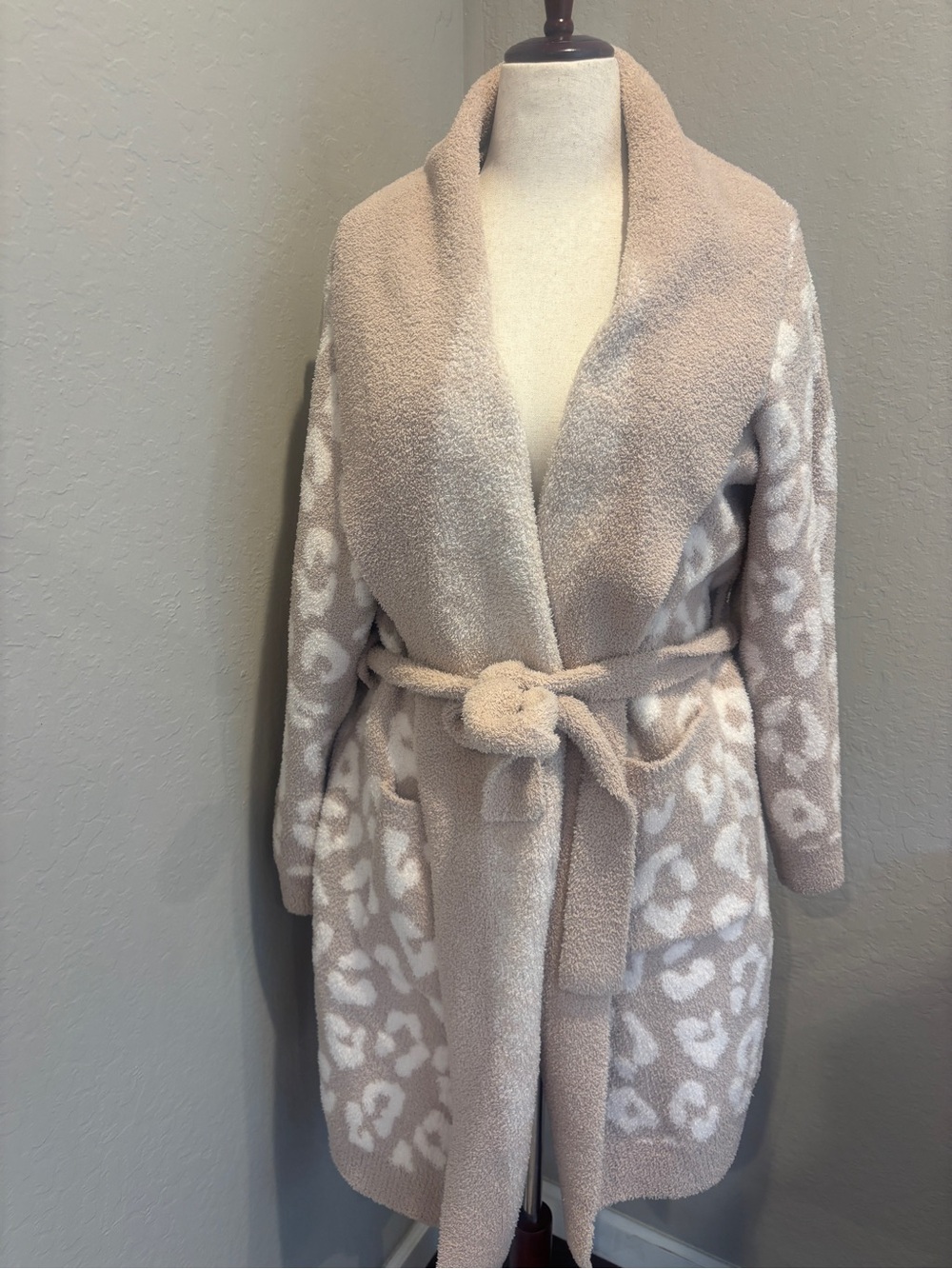 Cozy Women's Cream Leopard-Print Plush Robe